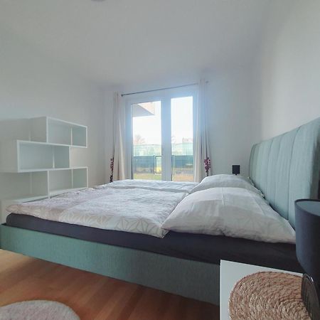 וינה Near Lake One Bedroom Cute Apartment מראה חיצוני תמונה