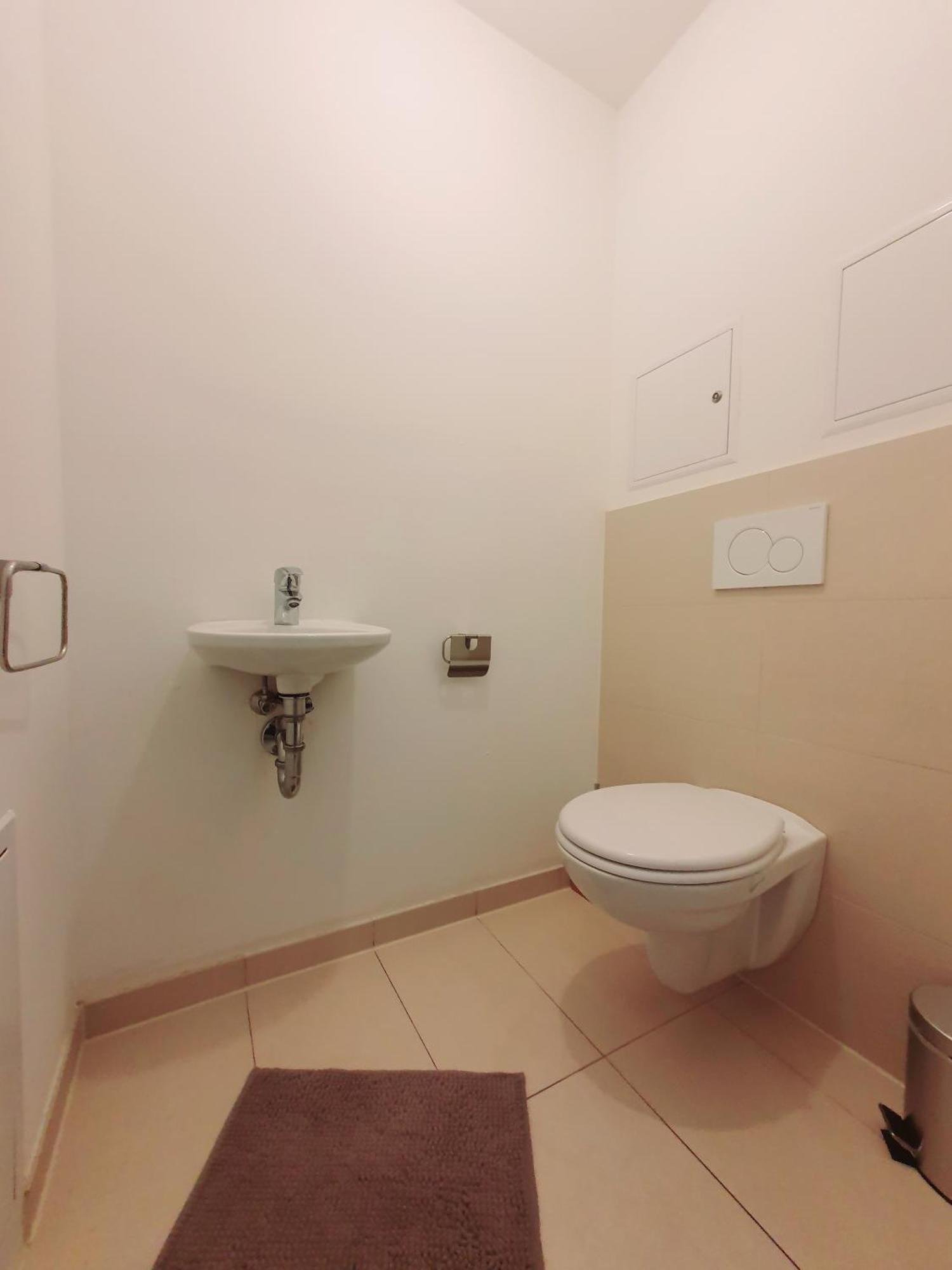 וינה Near Lake One Bedroom Cute Apartment מראה חיצוני תמונה