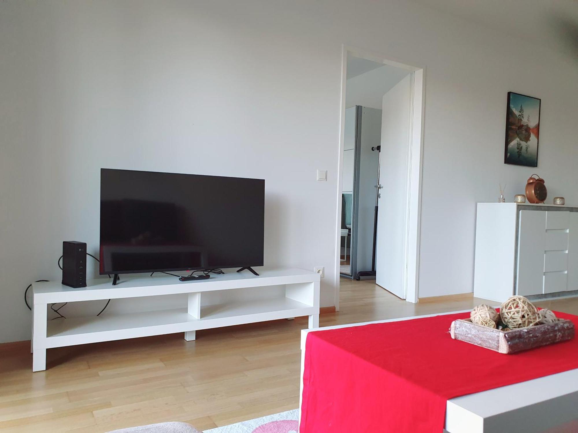 וינה Near Lake One Bedroom Cute Apartment מראה חיצוני תמונה